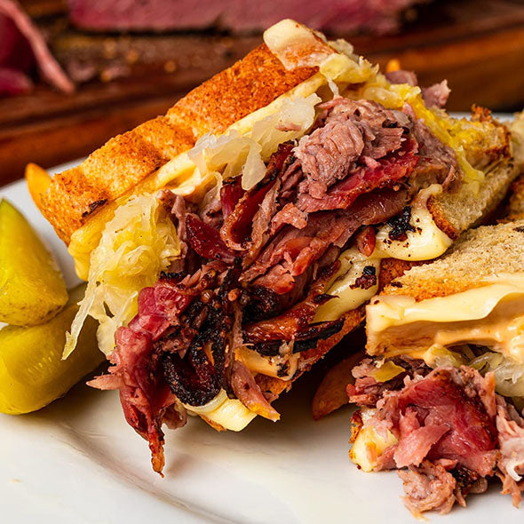Reuben Sandwich de Pastrami Burgers Jakes